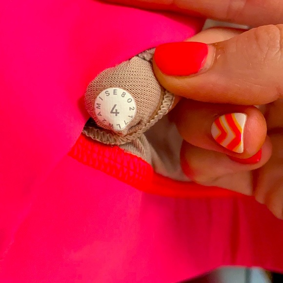 Lululemon sports bra. Sz 4 - Picture 3 of 3